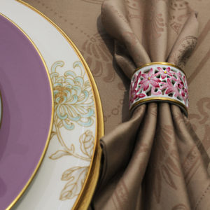 Кольцо на салфетку "Цветы" фуксия, золото